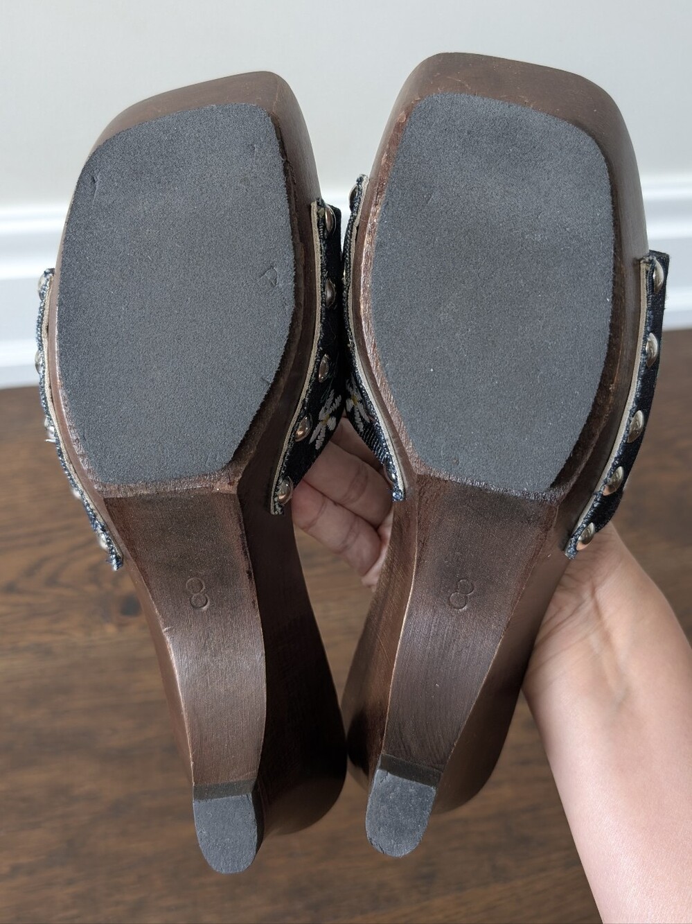D&G Women’s Denim Clog Sandals with White Floral Embroidery - Size 8 - Picture 6 of 6